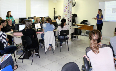 Projeto Educonexão capacita professores para uso de tecnologias em escolas de Criciúma