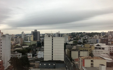Fim de semana deve ser quente e chuvoso no Sul de Santa Catarina 