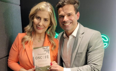 Após vencer o câncer, médico lança livro na Bienal no Rio de Janeiro