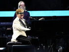 Urussanguense participa do último show de Elton John em NY (VÍDEO)