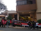 Servidores de Criciúma protestam em frente à casa de deputados