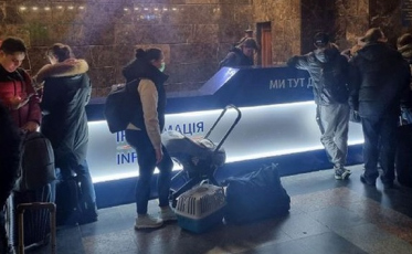 Embaixada do Brasil em Kiev anuncia trem para retirada de brasileiros