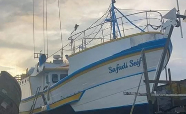 Garopaba: cinco tripulantes do barco que naufragou são resgatados