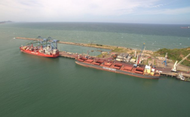 Porto de Imbituba realiza maior embarque de granel sólido do Sul do Brasil