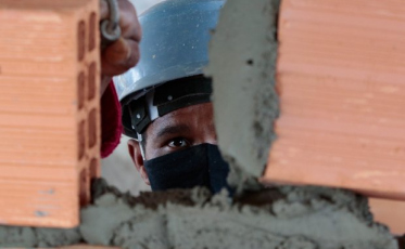 Governador sanciona lei que reajusta o salário mínimo regional