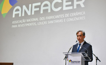 Diretor do Grupo Elizabeth assume presidência da Anfacer