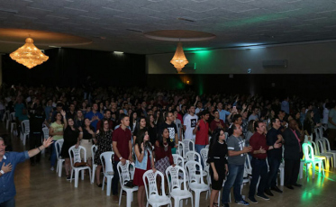 Encontro de Solteiros reúne mais de mil jovens em Criciúma
