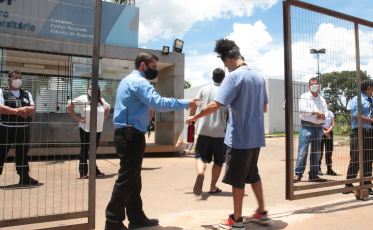 Primeira edição do Enem digital começa a ser aplicada neste domingo