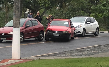 Dois engavetamentos em pouco mais de uma hora