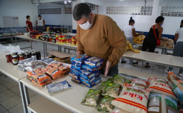 Educação inicia entrega de 50 mil kits de alimentos