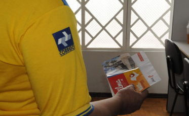 Entenda a entrega de “santinhos” feita pelos Correios