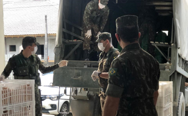 Mais de 6,2 mil alunos são beneficiados com kits alimentação