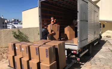 Sob forte esquema de segurança, Criciúma recebe respiradores (VÍDEOS)