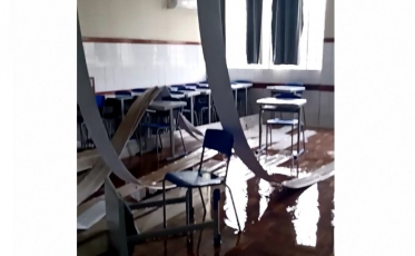 Temporal causa estragos em escolas de Criciúma (VÍDEOS)