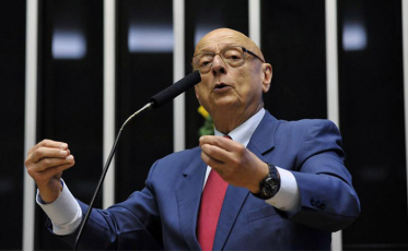 “Faz mal para a democracia um mesmo grupo ficar 20 anos no poder”