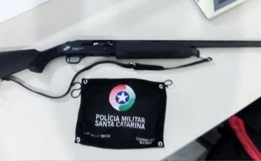 Após desentendimento entre padrasto e enteado, ambos são presos em Tubarão