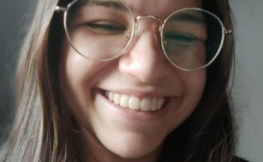 Aprovada em Kingston, criciumense abre vakinha para estudar no Reino Unido 