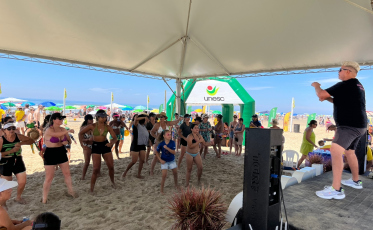 Summer Unesc: Aulas de dança agitam orla da praia do Balneário Rincão