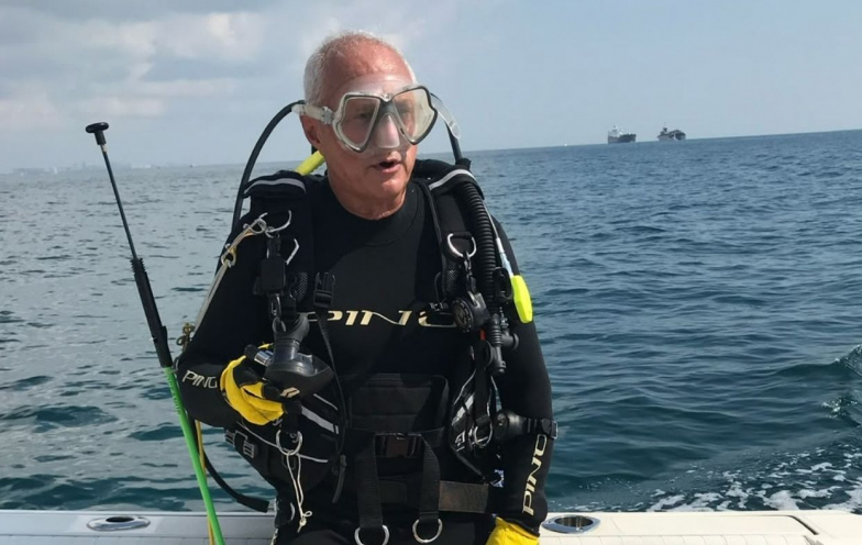 Mergulhador criciumense nadou com tubarões, cruzou três oceanos e formou mais de mil alunos