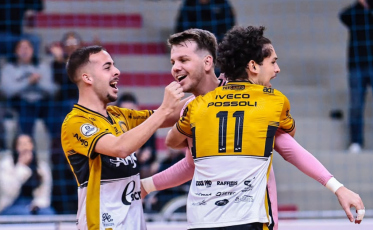 Goleiro marca dois gols, vive tarde heroica e garante empate para time de SC no Brasileiro