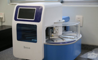 Lacen recebe equipamento para acelerar testagem da Covid-19