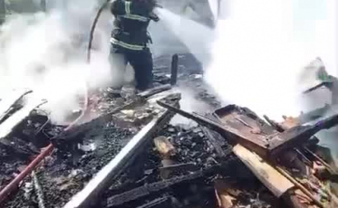 Casa pega fogo em Morro da Fumaça