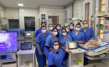 Bebê com tumor raro passa por cirurgia em Tubarão
