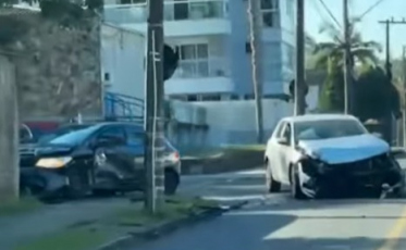 [Vídeo] Acidente de grande impacto é registrado no Pio Côrrea 