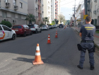 Operação limpa fios bloqueia Rua Dolário dos Santos