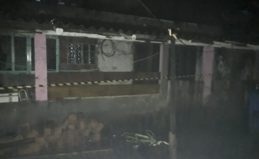Casa é parcialmente destruída por incêndio