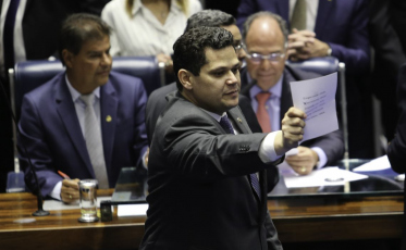 Presidente do Senado diz que desejos das ruas terão protagonismo