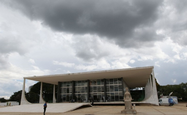 STF decide que réu não pode ser barrado em concursos públicos