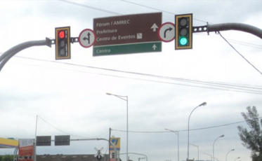 [Áudio] Motoristas reclamam dos semáforos em Criciúma e DTT admite ajustes necessários