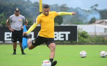 Marquinhos Gabriel e Fabinho podem retornar no duelo contra o Vila Nova