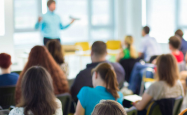 Aulas retornam nesta segunda nas faculdades