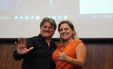 Milena Andersen Lopes assume a presidência da Fecam