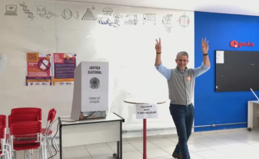 Felipe D'Avila vota em colégio de São Paulo