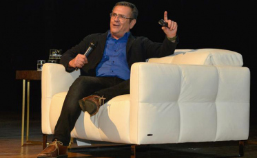 Referência mundial em design, Fernando Campana faz palestra em Criciúma