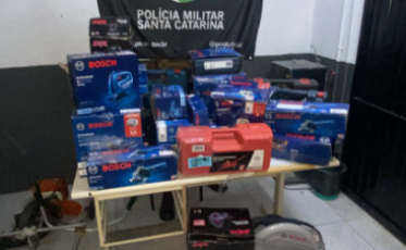PM apreende moto e ferramentas furtadas dentro de casa em Criciúma