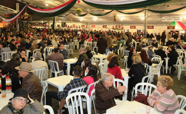 Dia especial para a terceira idade na Festa da Gastronomia Italiana