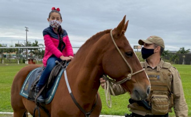 Polícia Militar realiza sonho de menina criciumense