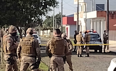 Homem que manteve família como refém é morto pela Polícia