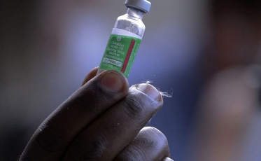 Bio-Manguinhos produz 900 mil doses de vacina contra covid-19 por dia