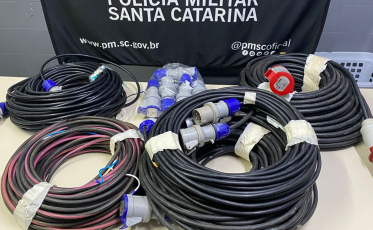 Dupla é presa em Criciúma com fios de energia furtados de empresa