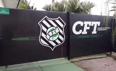 Com salários atrasados, jogadores do Figueirense não treinaram hoje