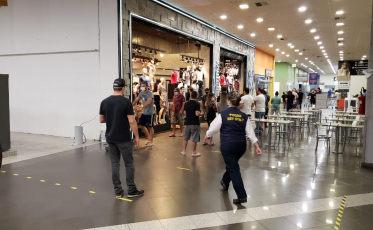 Não teve feriado nos supermercados