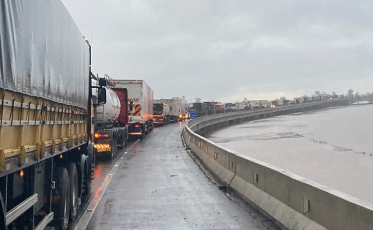 BR-101: Pista sentido sul é usada como desvio em Araranguá
