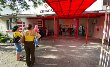 No Sul, filas se formam em frente aos locais de votação antes da abertura das urnas (FOTOS E VÍDEOS)