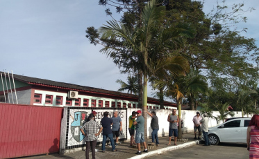 No Sul, filas se formam em frente aos locais de votação antes da abertura das urnas (FOTOS E VÍDEOS)