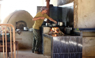 Preço do gás e desemprego elevam uso da lenha para cozinhar no Brasil